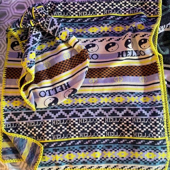 ☮️ Urban Outfitters Fair Isle Poncho ☮️ - Picture 2 of 3